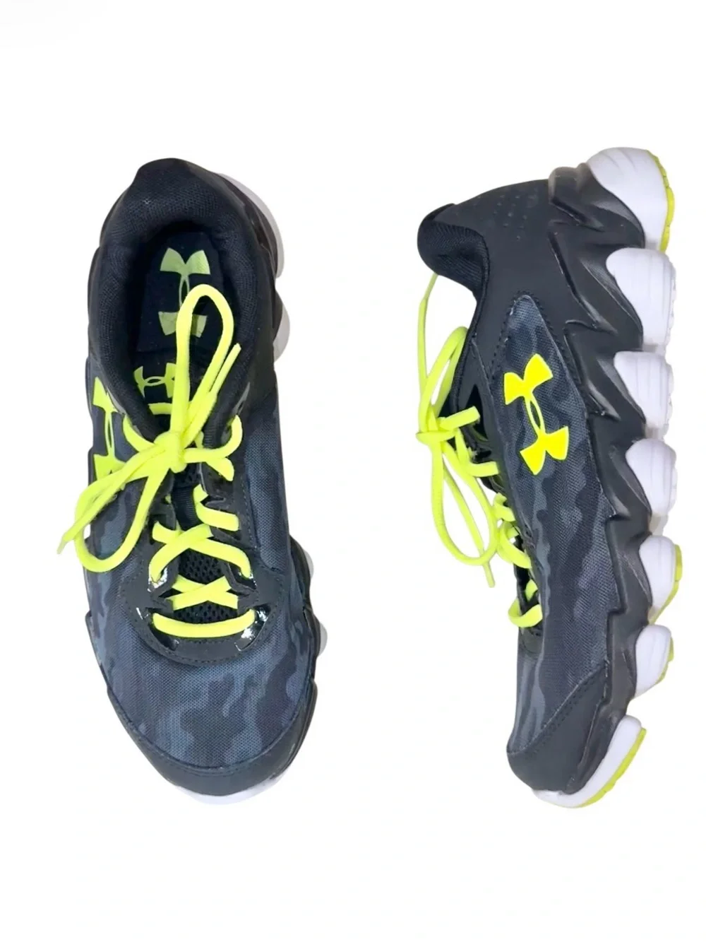 UNDER ARMOUR SPINE DISRUPT bog boys running tennis shoes size 6.5 - MINT!